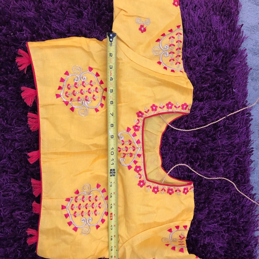 Beautiful Indian Saree with readymade blouse - Picture 3 of 4